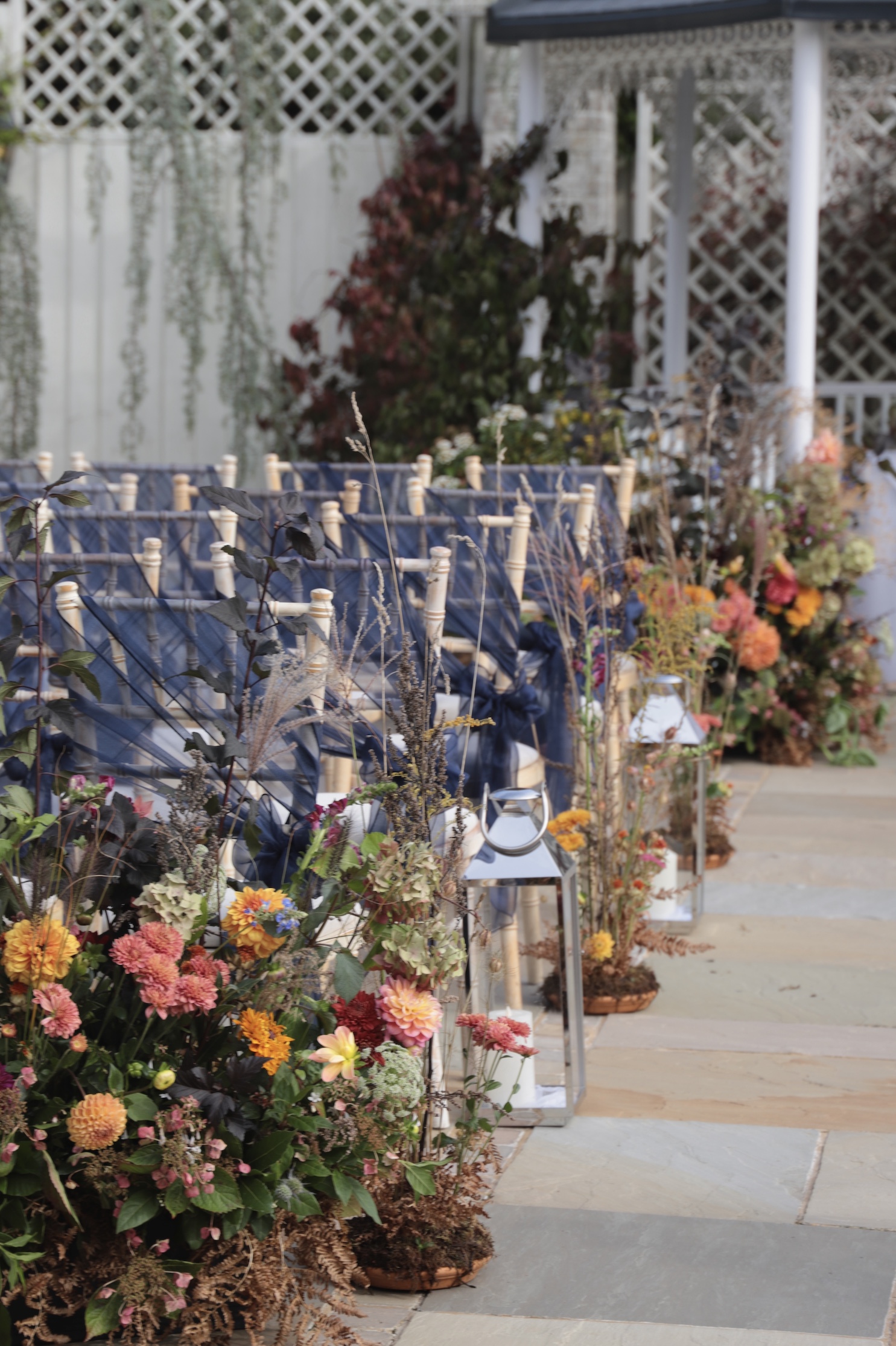 Hampshire wedding flowers by Vanessa Jayne lining the aisle